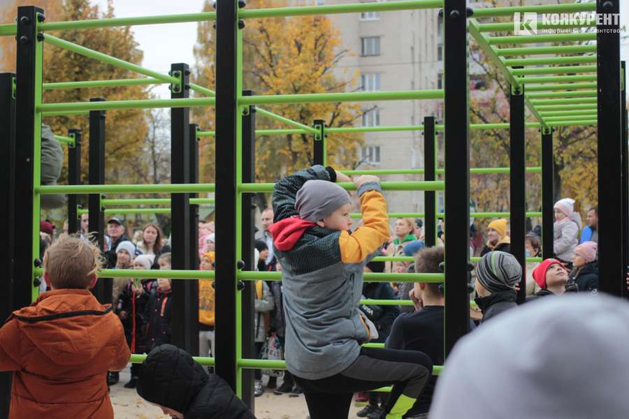 Показові виступи та сотні дітей: як у Луцьку відкривали урбан-парк (фото)