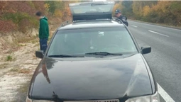 Зупинили за порушення ПДР: на Волині в авто знайшли зброю і наркотики (фото, відео)