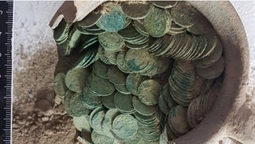 У Польщі чоловік знайшов глечик з монетами XVII століття (фото)