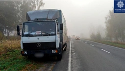 Обережно, туман: на Волині легковик "влетів" у вантажівку (фото, відео)