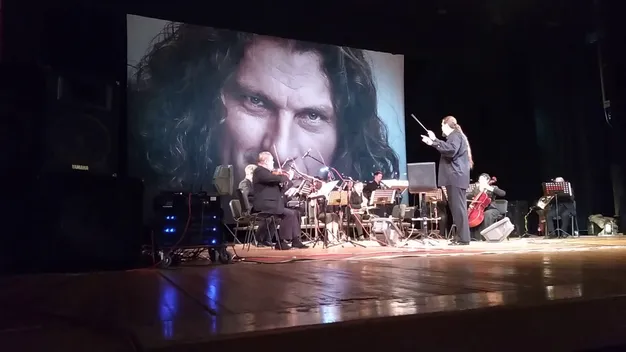 Живий звук і теплі спогади: у Луцьку оркестр зіграв хіти Кузьми (відео)