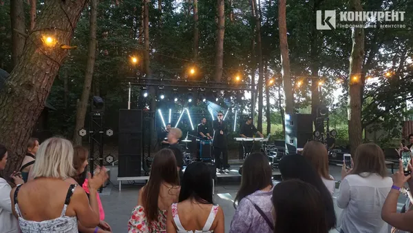 Дискотека, жарти та подарунки: у Луцьку відсвяткували Makis Fest*