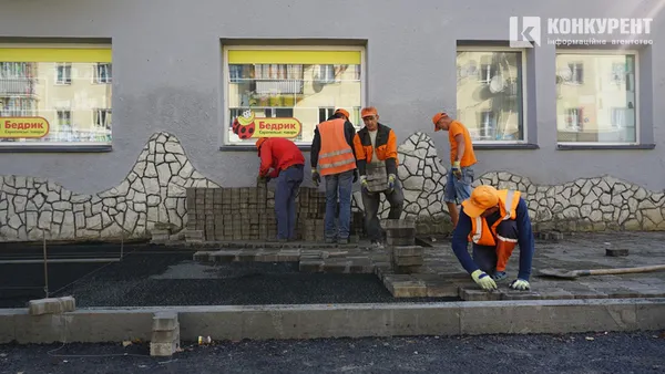 Упорядкують до 1 вересня: що коїться на проспекті Волі у Луцьку (фото)