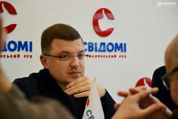 70 % лучан підтримують реконструкцію Театрального майдану (опитування)