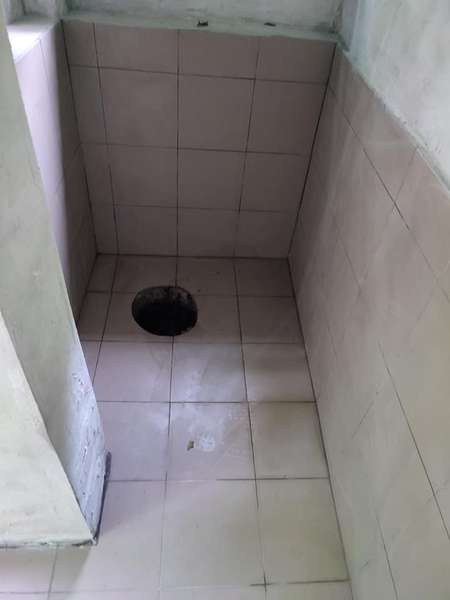 Оновлена дірка в підлозі: у Ківерцях відремонтували туалет (фото)