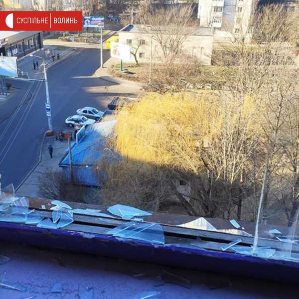 У Луцьку з вікна багатоповерхівки випав чоловік (фото)