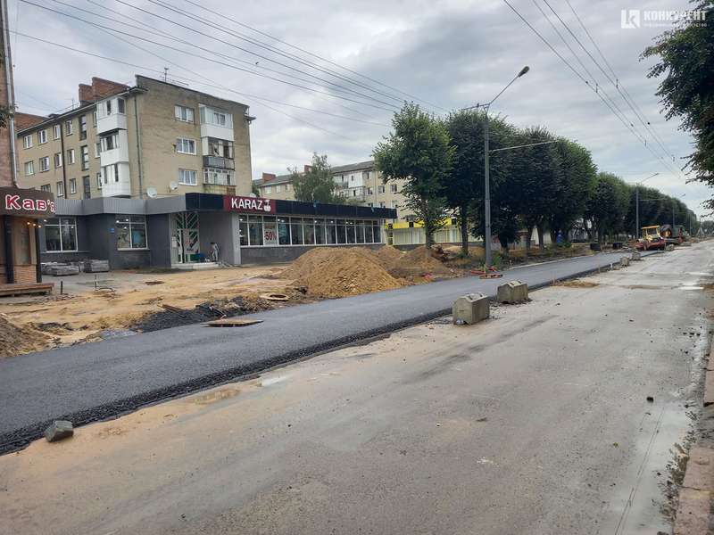 Заасфальтували нові відрізки дороги: що коїться на проспекті Волі у Луцьку (фото)