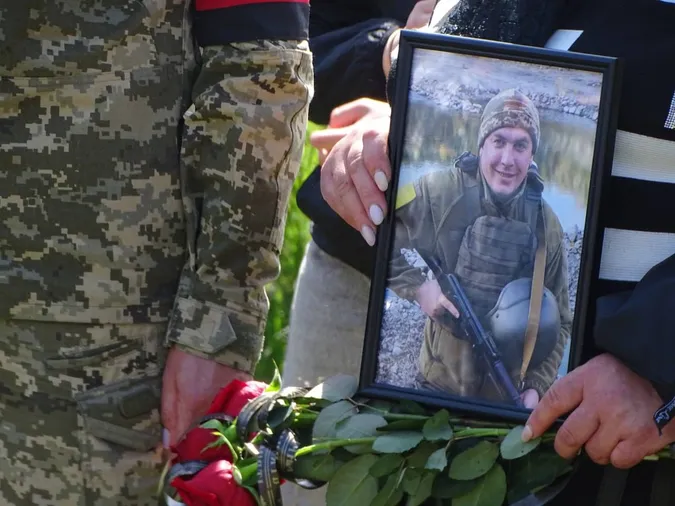На Волині попрощалися з воїном Василем Криницьким, який загинув понад 2 роки тому (фото)
