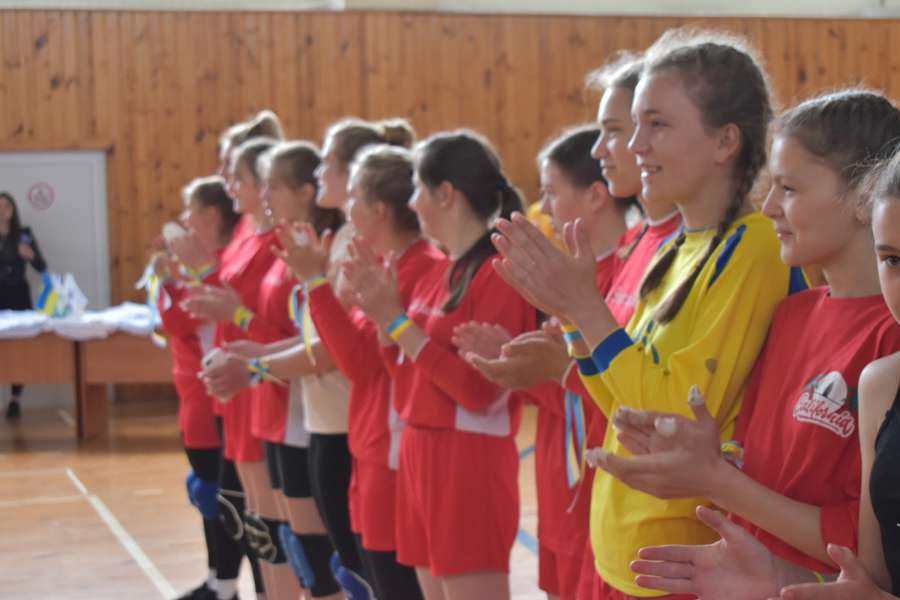 На Волині відбувся благодійний волейбольний турнір серед дівчат (фото, відео)