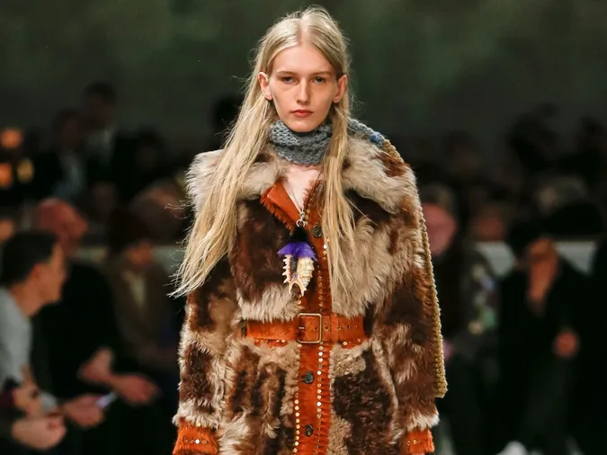 Бренд Prada більше не використовуватиме хутро тварин