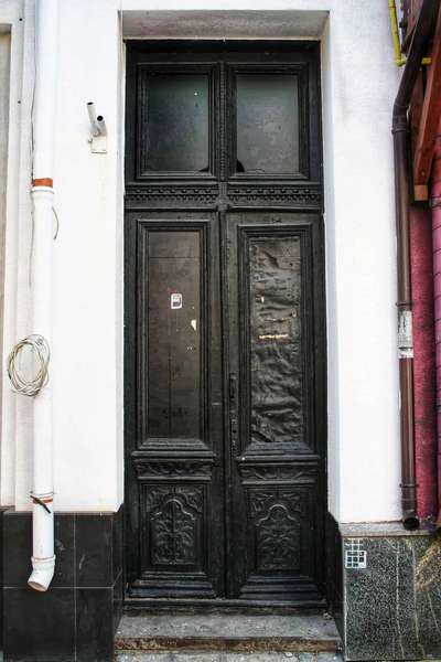 Старовинні луцькі двері реставруватимуть в Івано-Франківську (фото)