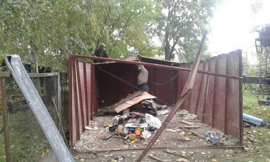 У Луцьку «знесли» незаконні гаражі (фото)