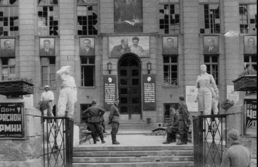 Будинок офіцерів у Луцьку в роки Другої світової війни (фото)