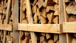 Скільки на Волині коштуватимуть дрова та хто може отримати їх безкоштовно (відео)