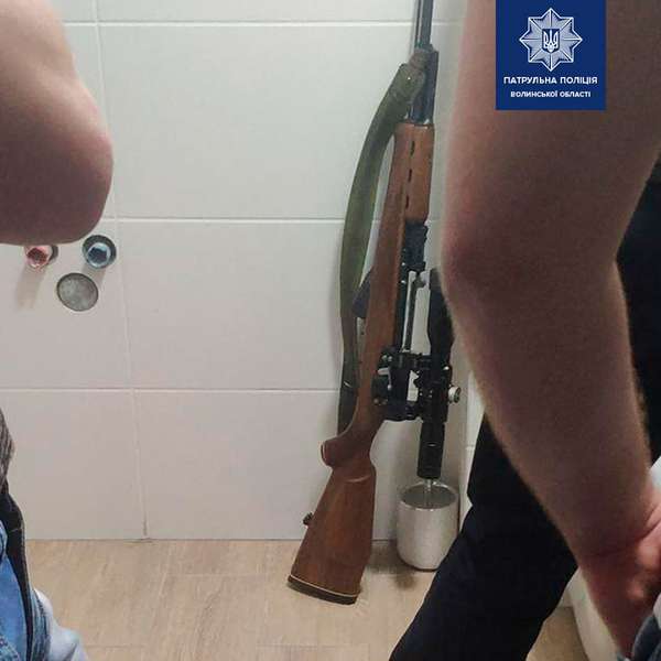 Виклик про домашнє насильство: у квартирі лучанина знайшли вогнепальну зброю (фото)