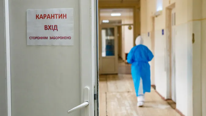 У 2021 медикам і освітянам підвищать зарплату