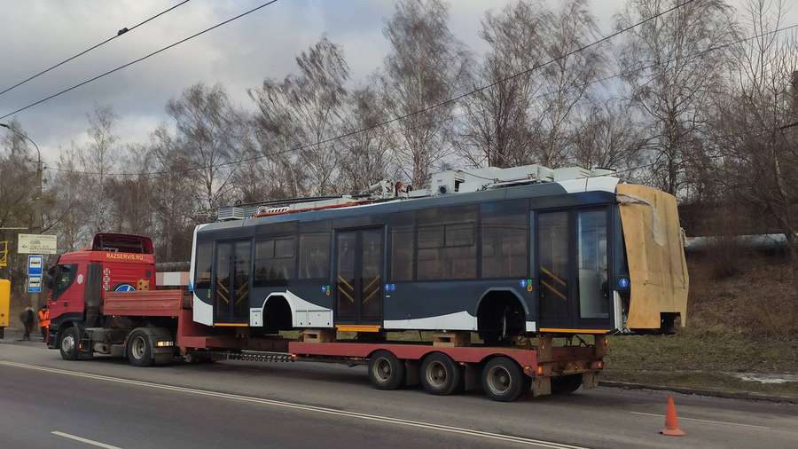 У Луцьку через нові тролейбуси обірвалася лінія електропередач (фото, відео, оновлено)