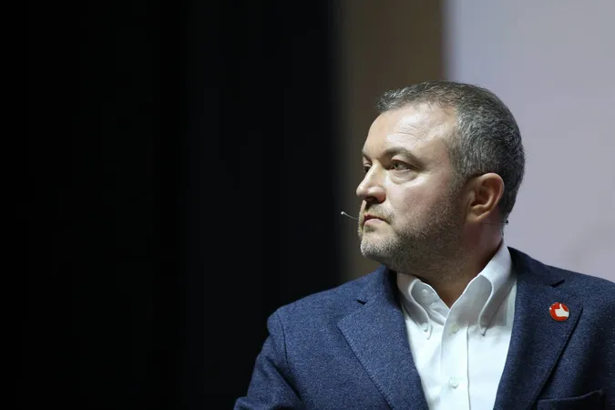 «Тимчасова влада використовує місто виключно для себе». Про що говорив Андрій Покровський у Луцьку