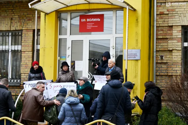 У Луцьку журналісти вийшли на акцію протесту (фото)