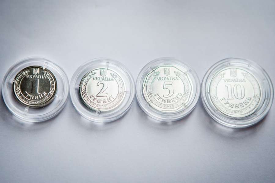 В Україні ввели в обіг нові монети (фото, відео)