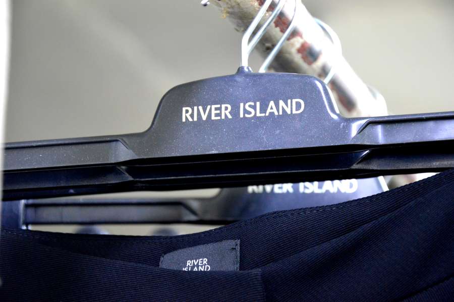 Як у Луцьку шиють оригінальний одяг  River Island (фото)
