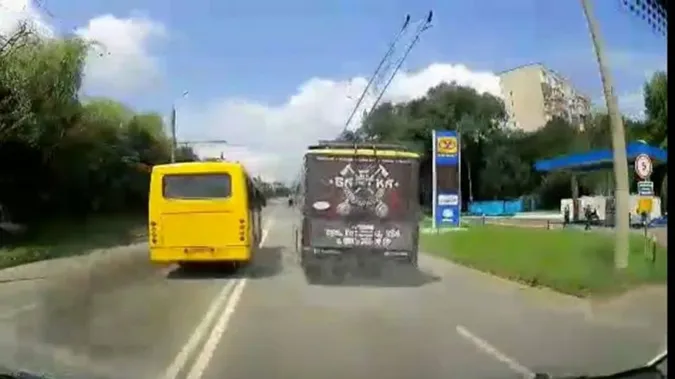 У Луцьку пропонують «віддати» громадському транспорту праву смугу руху