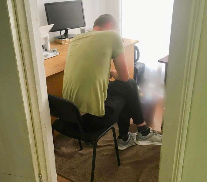 У Франківську поліція затримала чоловіка, який грабував поліцейський пункт (фото)