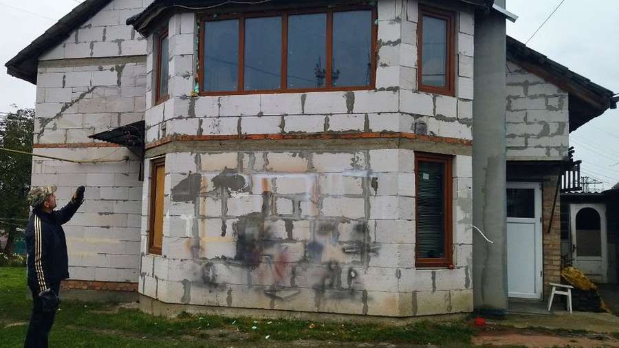 Будинки, автомобілі, гаражі: показали наслідки ракетного обстрілу в Луцьку (фото)