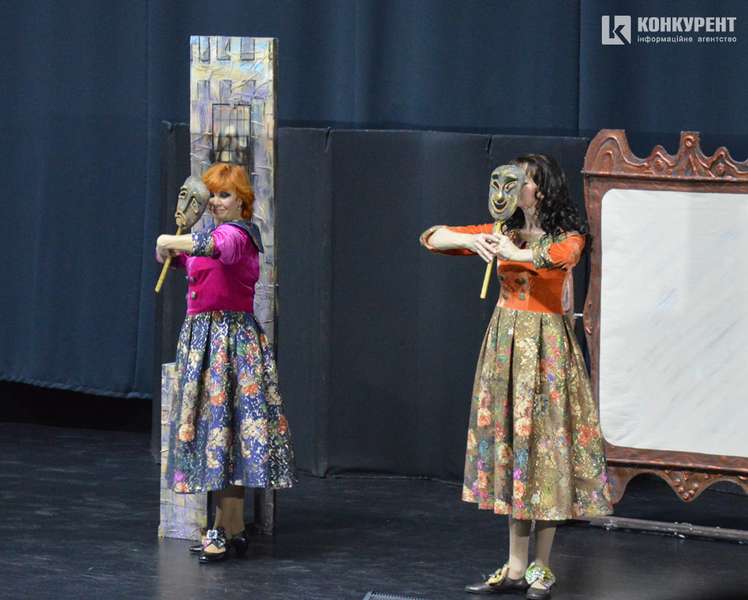 Театральна вистава та подарунки: як у Луцьку відзначили Всесвітній день дітей (фото)