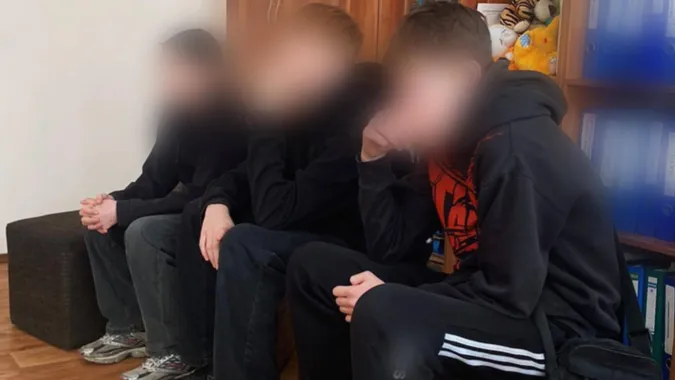 Дебош у луцькій маршрутці: поліція розшукала підлітків-хуліганів та покарала їхніх батьків