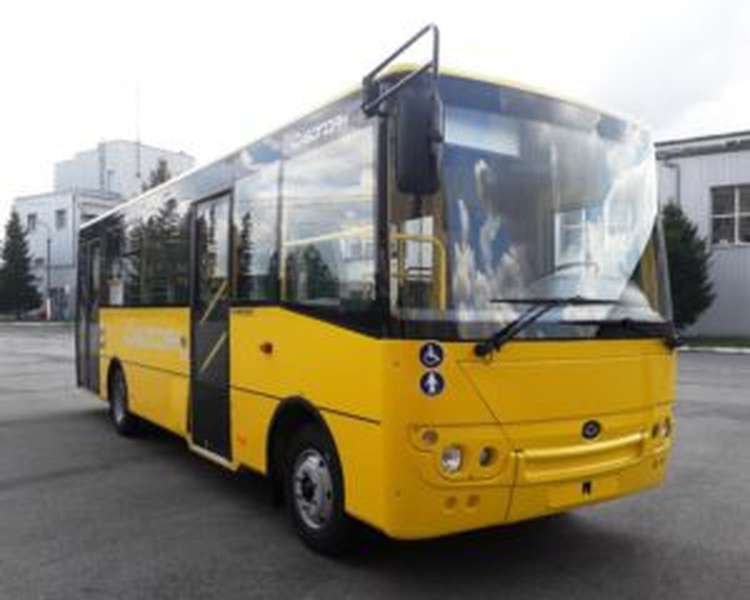 Пристосовані для візків: Луцьк склав для Краматорська п’ять автобусів (фото)