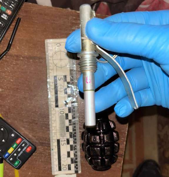 У помешканні 36-річного волинянина знайшли гранату Ф-1 (фото)