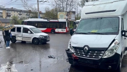 Аварія на Глушець у Луцьку: легковик не пропустив вантажівку