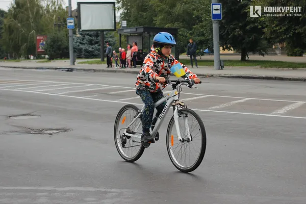 Велопробіг, вишиванки, ЗСУ❤️: як Луцьк відзначає особливий День міста (фото, відео)