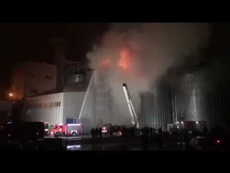 Біля Львова загорівся олійний завод «Майола» (відео)