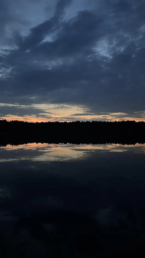 На Волині серед лісів заховалося неглибоке озеро з теплою водою (фото)