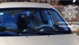 Був шалено п'яним: у Луцьку небайдужі люди самі затримали водія (фото, відео)