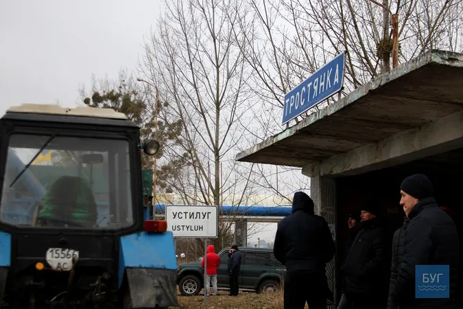 На Волині перекрили дорогу перед Устилугом (фото, відео)