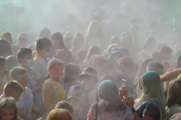 Фестиваль фарб Холі: як Ковель відсвяткував День молоді (фото)