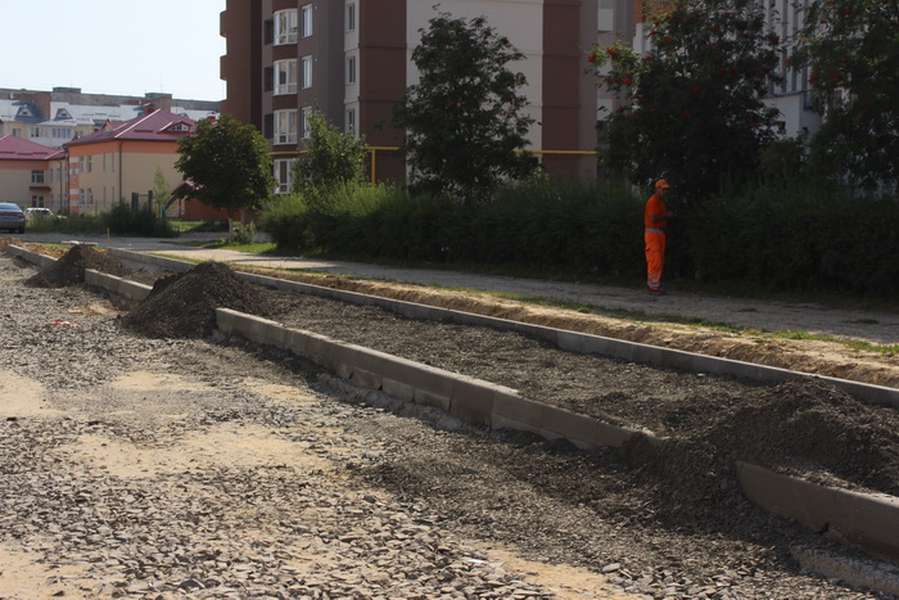 Де в Луцьку ремонтують двори і дороги (фото) 