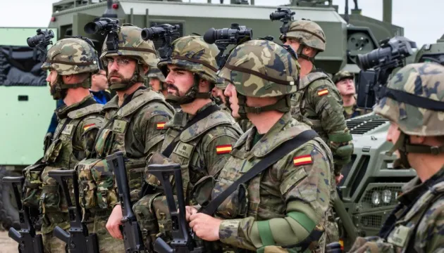 НАТО планує розгорнути постійні війська на своєму кордоні
