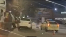 Повідомили деталі ДТП у Луцьку за участю таксі та автомобіля поліції (відео)