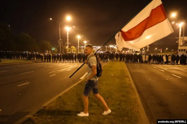 Натовп, кров, дим: протест у Білорусі (фото 18+)