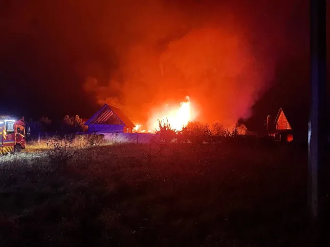 Під Луцьком вночі сталася серйозна пожежа (фото)