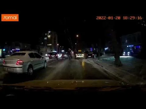 У Луцьку зіткнулось два легковики та, ймовірно, авто поліції (відео)