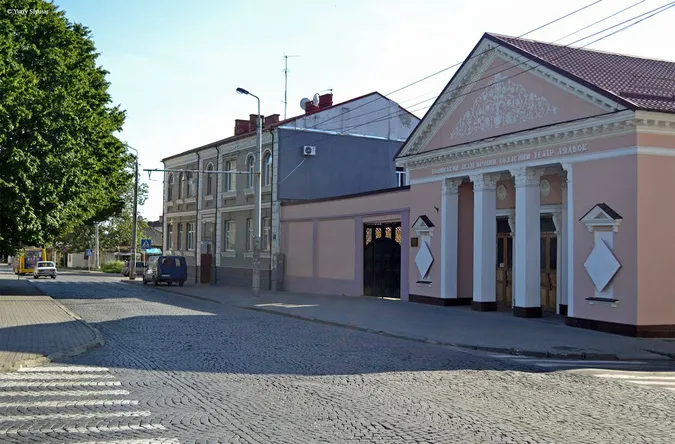 У Луцьку на Богдана Хмельницького облаштують платну парковку