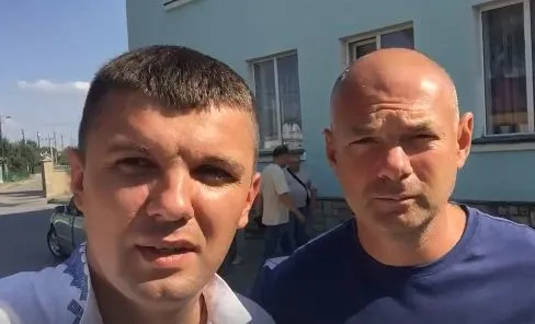 Ігор Палиця та нардеп Ігор Гузь перепливують волинське озеро (відео)
