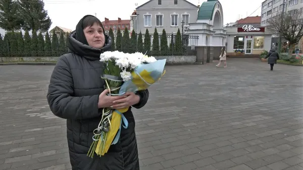 Батьки 1,5 року чекали живим: у Луцьку прощалися з молодим бійцем Олександром Зарембою