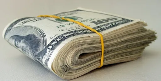 Адвокат видурив у лучанина 3500 доларів США