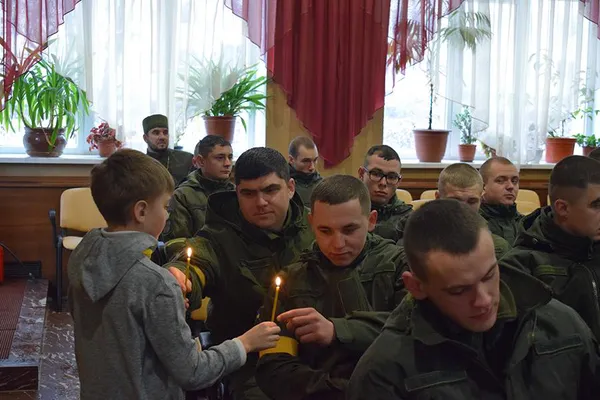 Луцьким гвардійцям передали вогонь миру (фото)